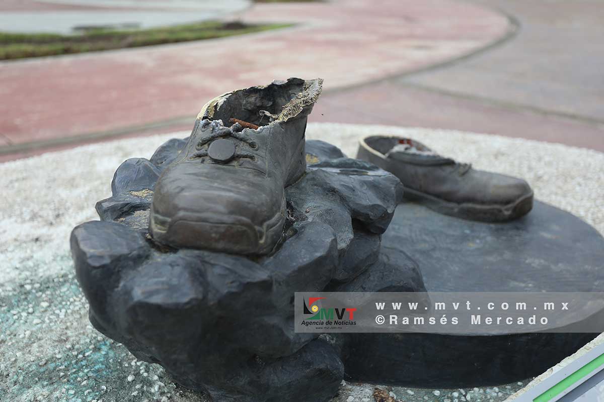 Atrapan a presuntos ladrones de la estatua de astronauta mexicano en Zinacantepec
