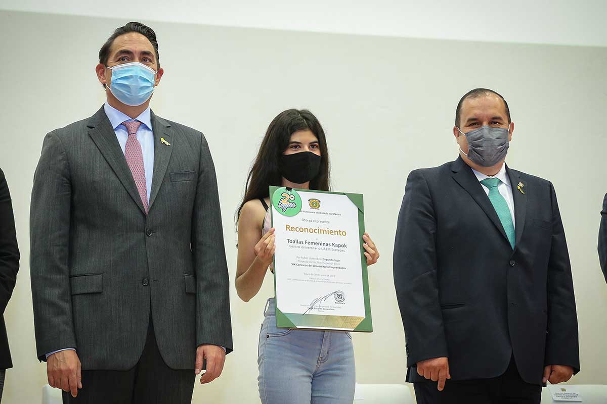 Sharon Hernández, estudiante de la UAEM,  desarrolla toalla femenina biodegradable