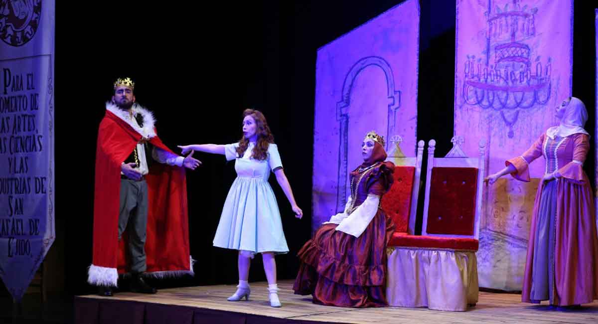 acto cultural en teatro los jaguares 