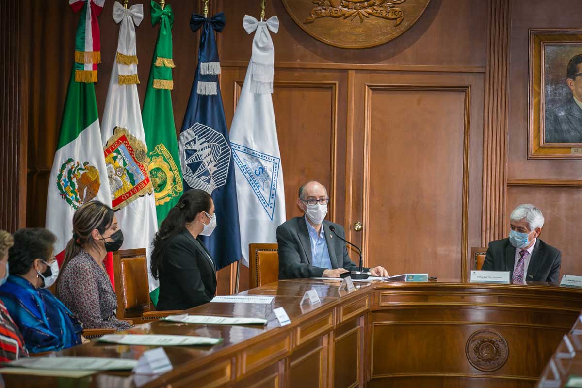 Reconoce UAEM a personal académico y administrativo que concluye su vida laboral por jubilación