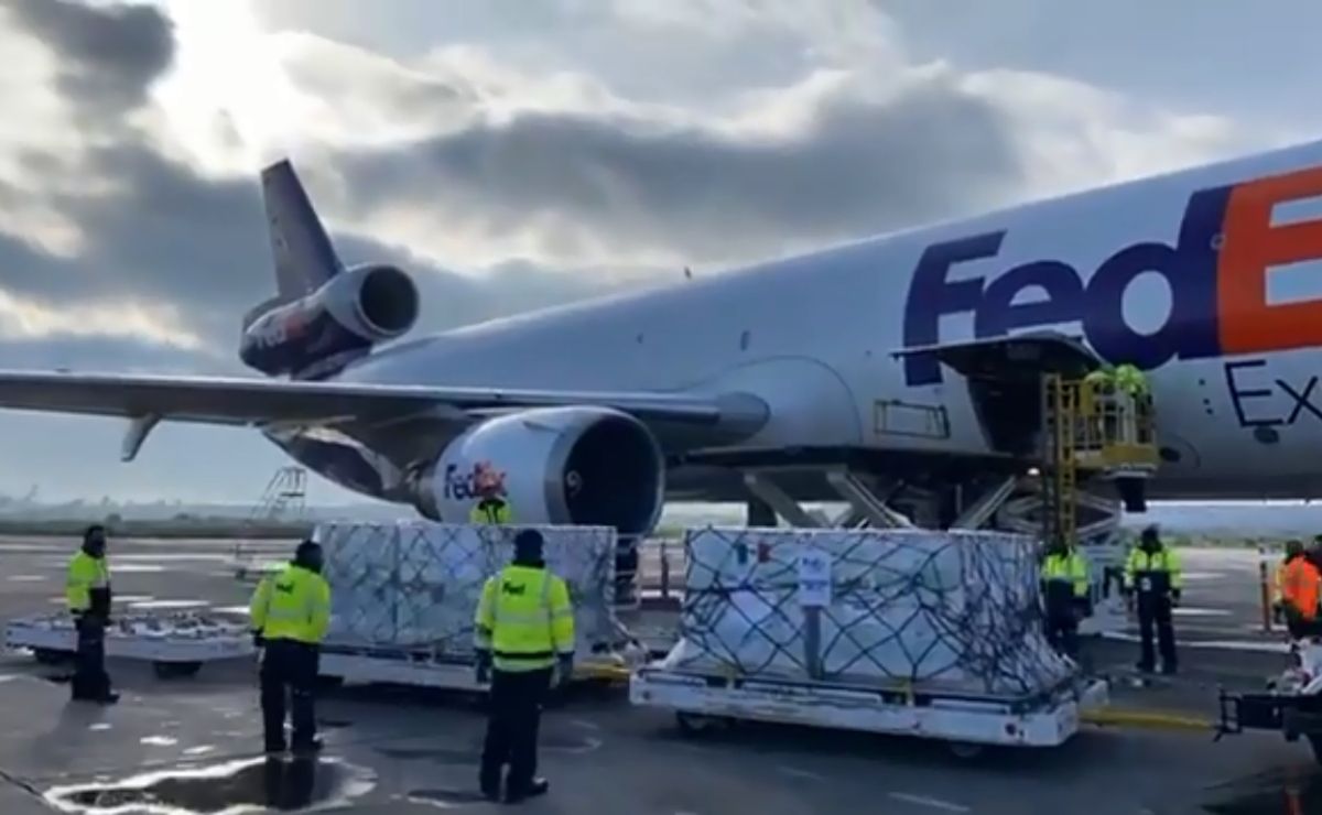Llegan más de un millón de vacunas a Aeropuerto de Toluca