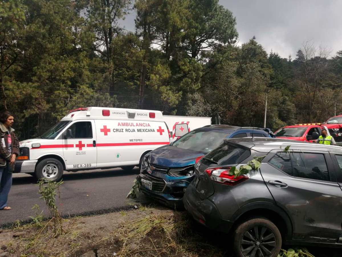 Múltiple accidente en la México-Toluca deja heridos y daños en La Escondida