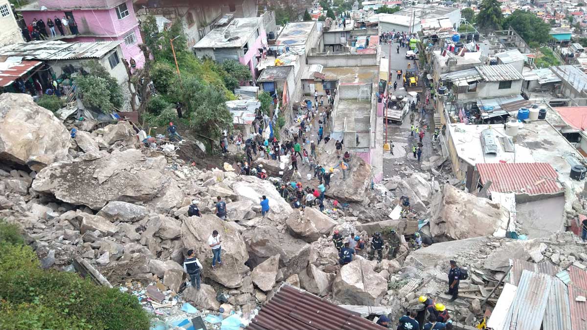 Se derrumba cerro del Chiquihuite sobre viviendas en Tlalnepantla