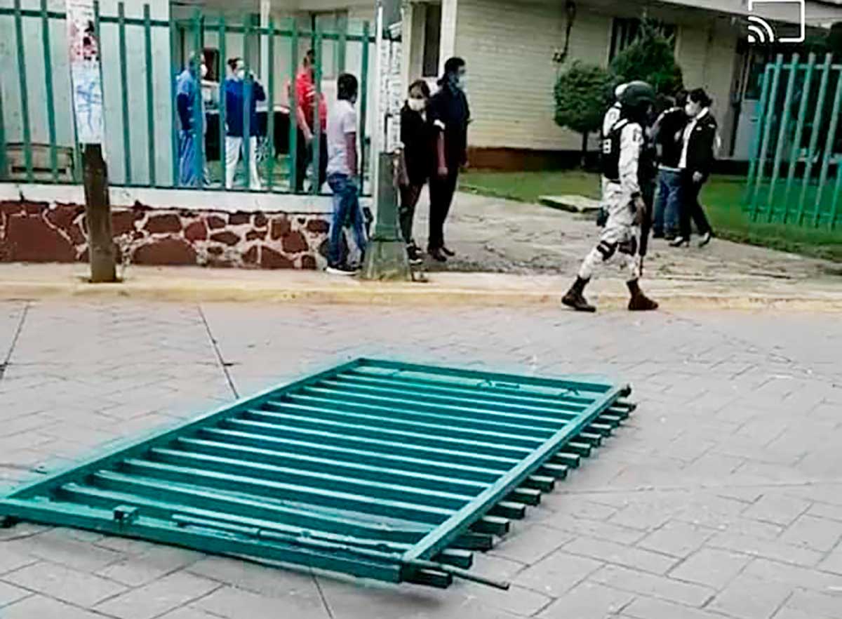Enfermo de Covid-19 se roba camioneta para escapar del hospital en Valle de Bravo