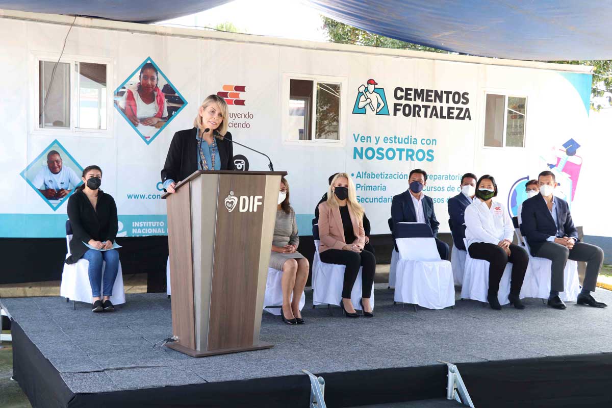 Huixquilucan entrega certificados a graduados de aula móvil "Construyendo y Creciendo"