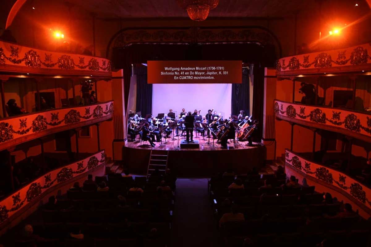 Orquesta Sinfónica presenta la obra «Respira» en el centenario teatro de Tenango del Valle
