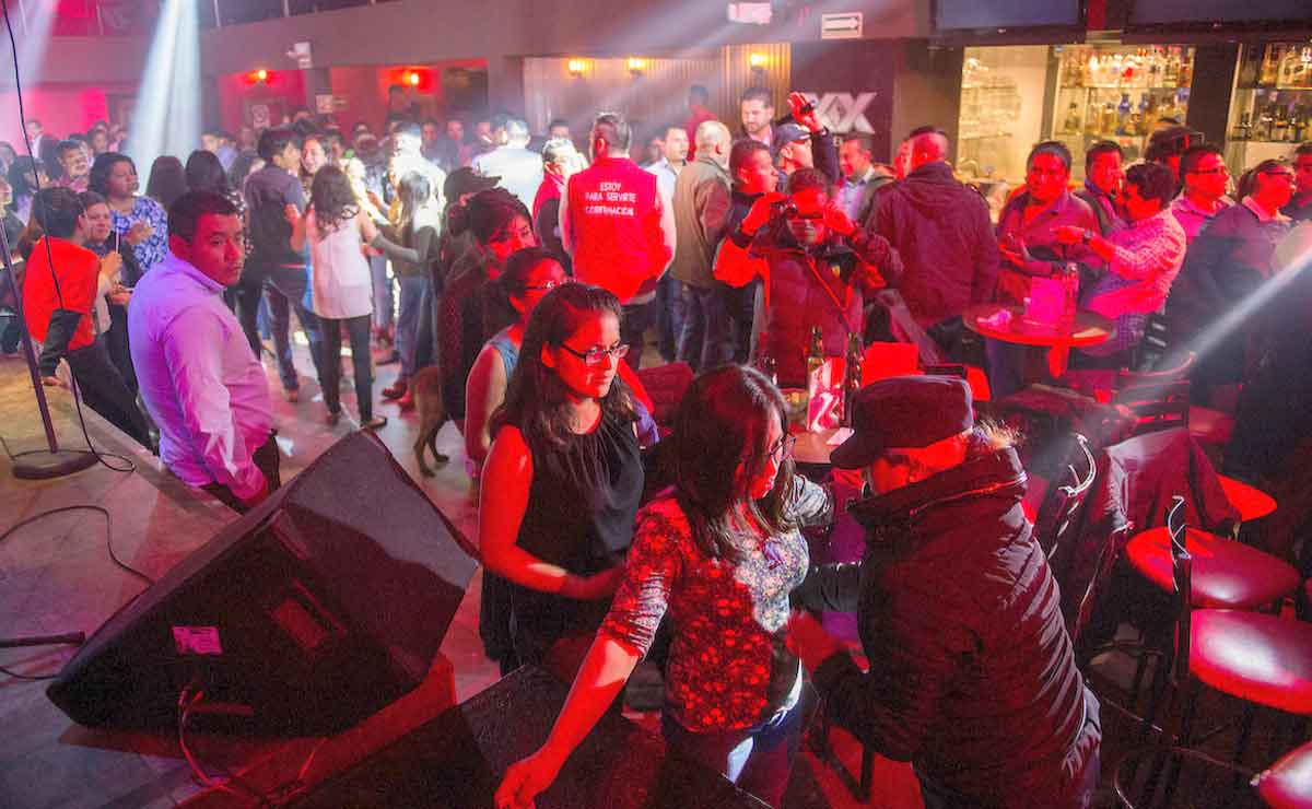 Bares, cantinas y centros nocturnos inician operaciones por semáforo verde en Edomex