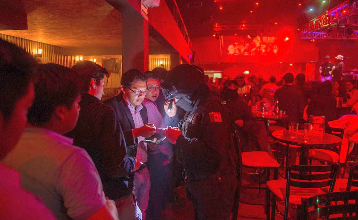 Bares, cantinas y centros nocturnos inician operaciones en semáforo verde en Edomex