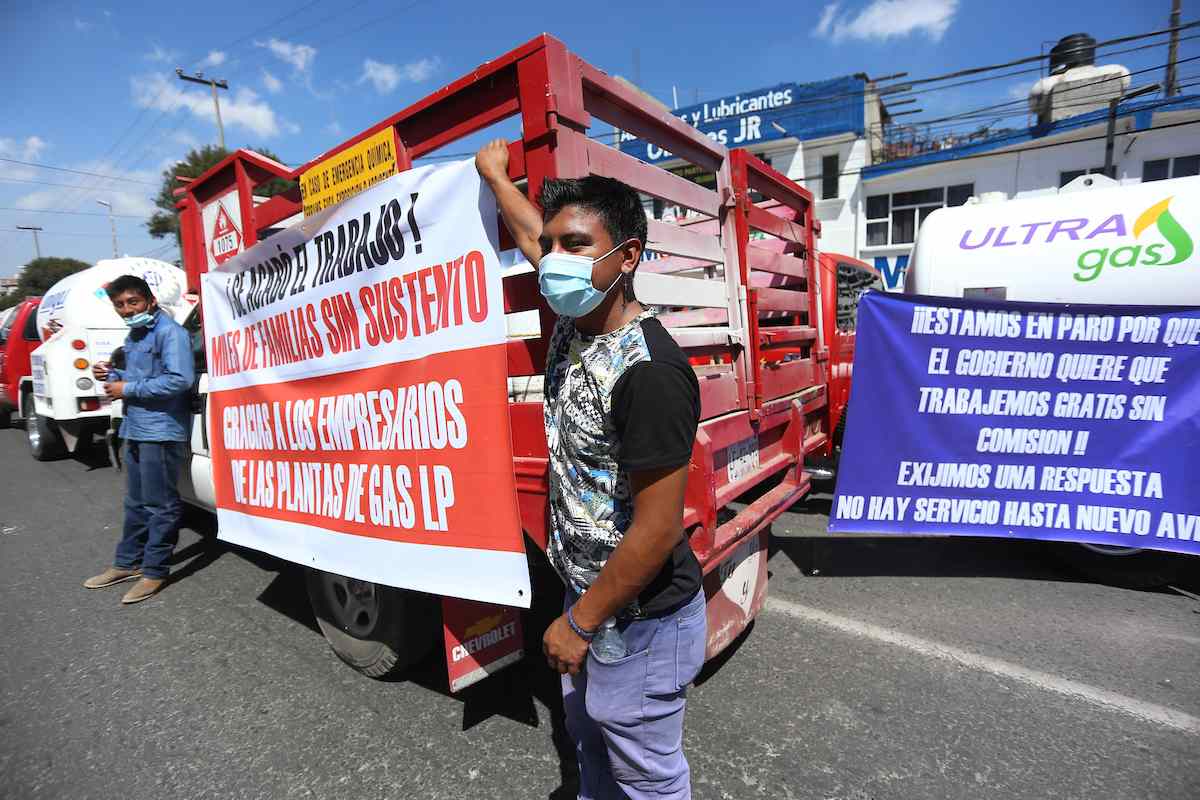 Algunas empresas y gaseros se manifestaron en la Calle Adolfo López Mateos en el Valle de Toluca