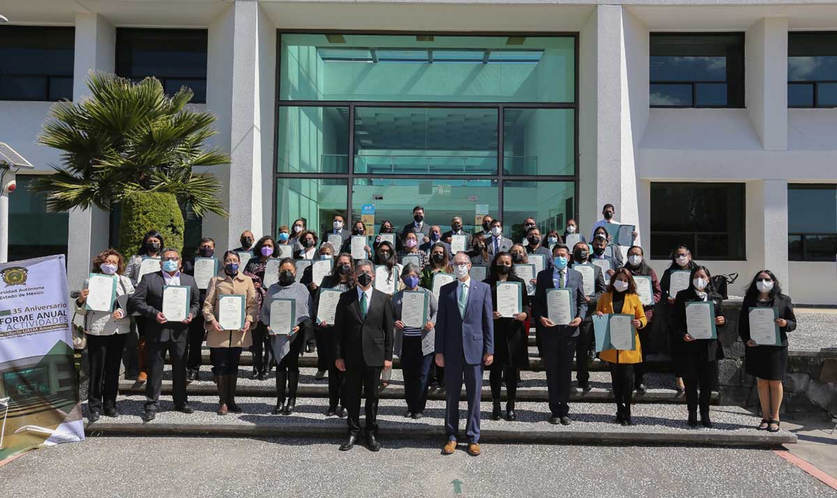 UAEM realiza entrega de definitividades a docentes