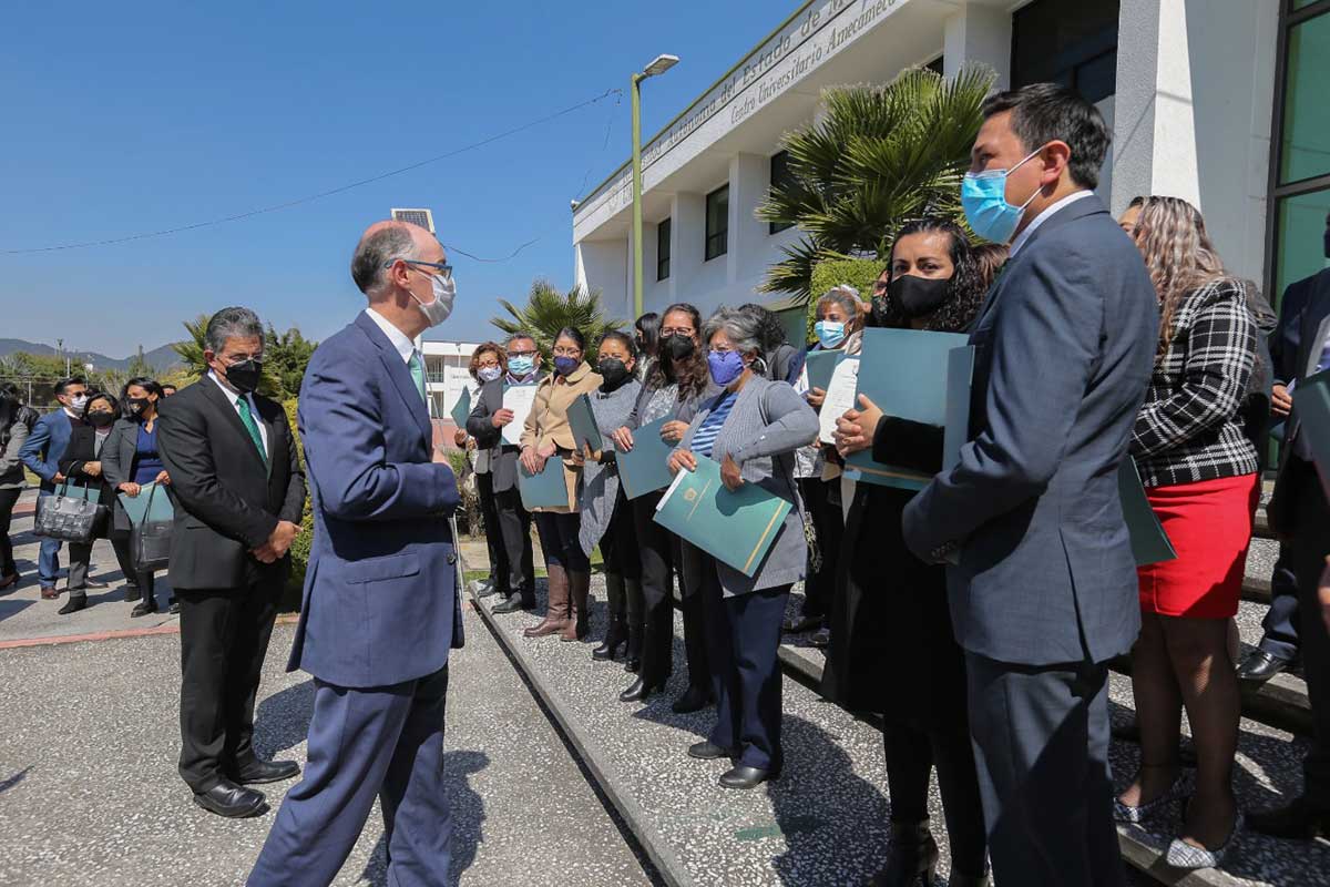 UAEM realiza entrega de definitividades a docentes