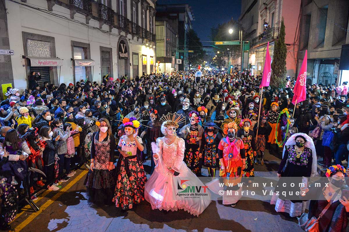 Seis mil personas presenciaron el desfile de Catrinas en Toluca