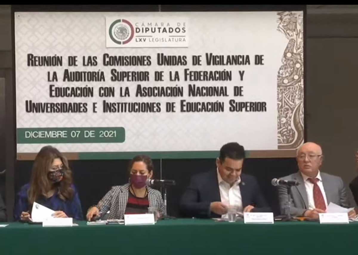 UAEMex entrega estados financieros a diputados federales