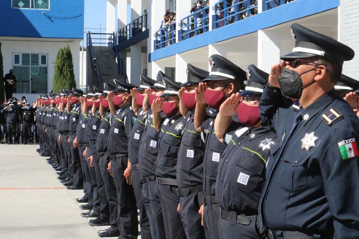 Policías municipales de Toluca egresaron de la academia de formación y rindieron protesta como elementos activos