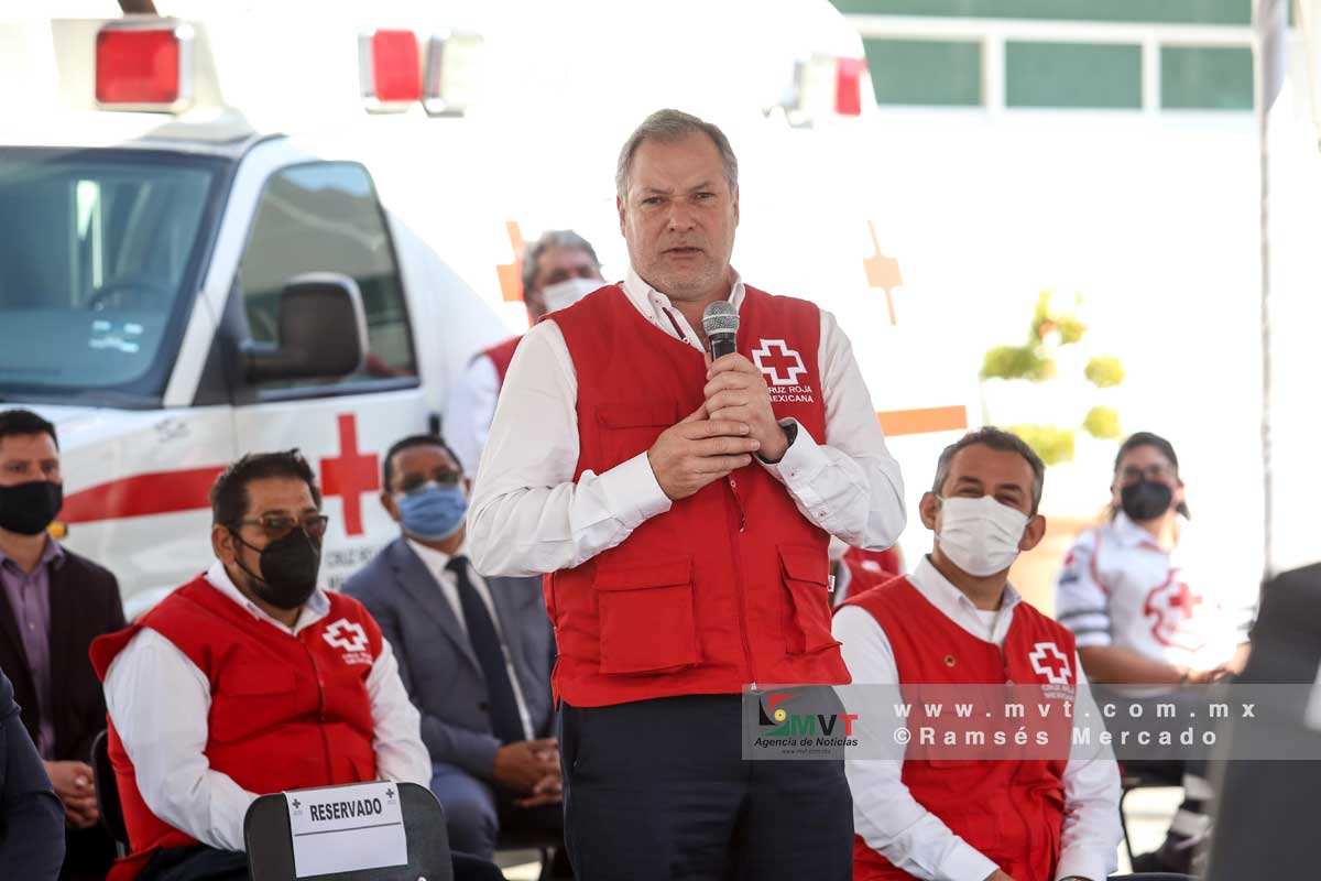 Jorge Forastieri Muñoz, Delegado de la Cruz Roja Mexicana en el Estado de México durante la presentación de motos para atender emergencias en la Cruz Roja Toluca