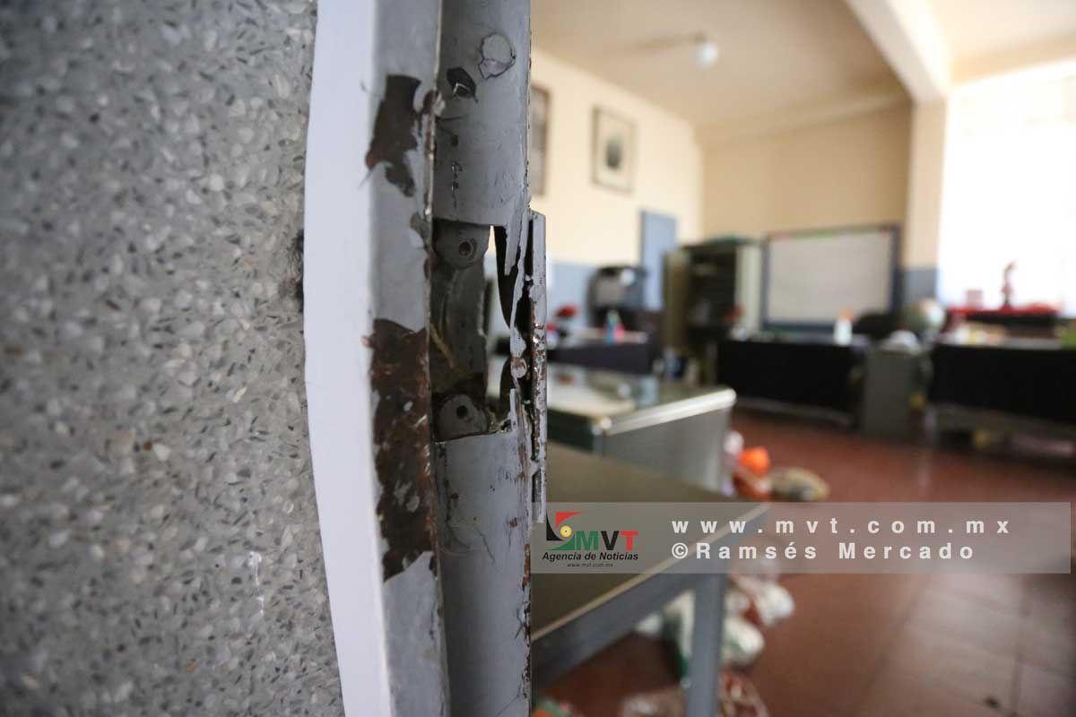 Varias cerraduras fueron forzadas para cometer el robo de equipo de cómputo en la escuela Miguel Alemán de Toluca