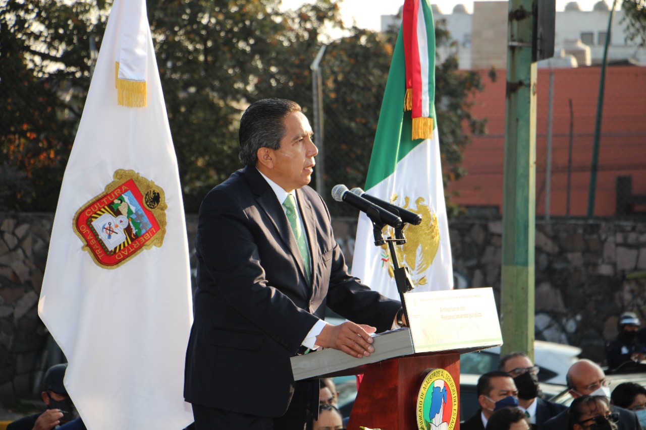Marco Aurelio Carbajal Leyva, Secretario General sel Sindicato de Mestros durante la ceremonia de aniversario de reconocimiento juridico