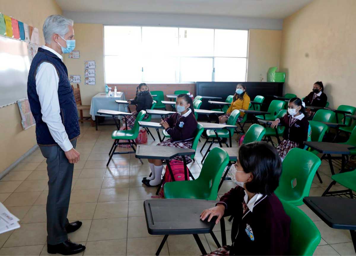Gobernador entrega escuela remodelada tras los sismos de 2017 en Tenancingo