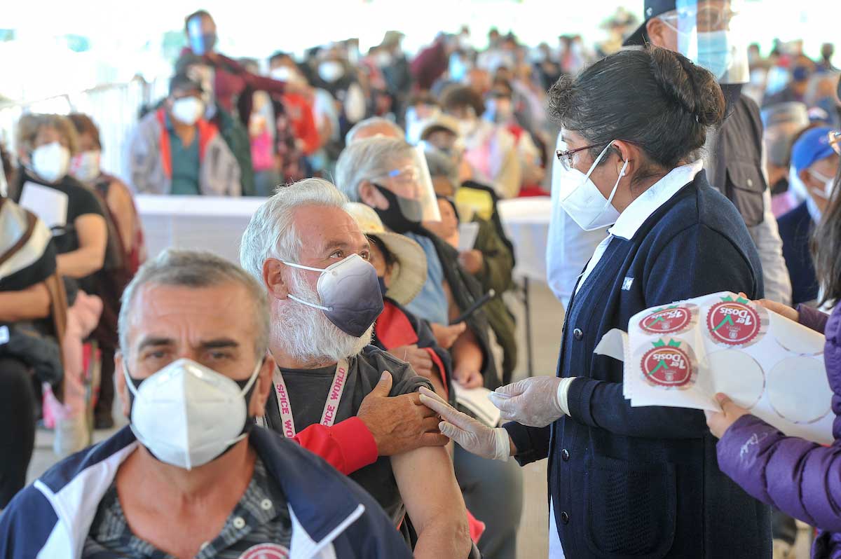 Llega a Toluca refuerzo de vacunación Covid a personas de 50 a 59 años