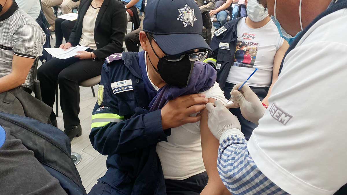 Más de 30 mil policías y de la Fiscalía recibirán vacuna de refuerzo