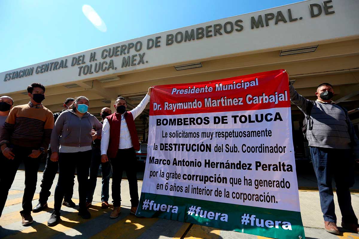 Exigen destitución de Sub Coordinador de Bomberos de Toluca por corrupción