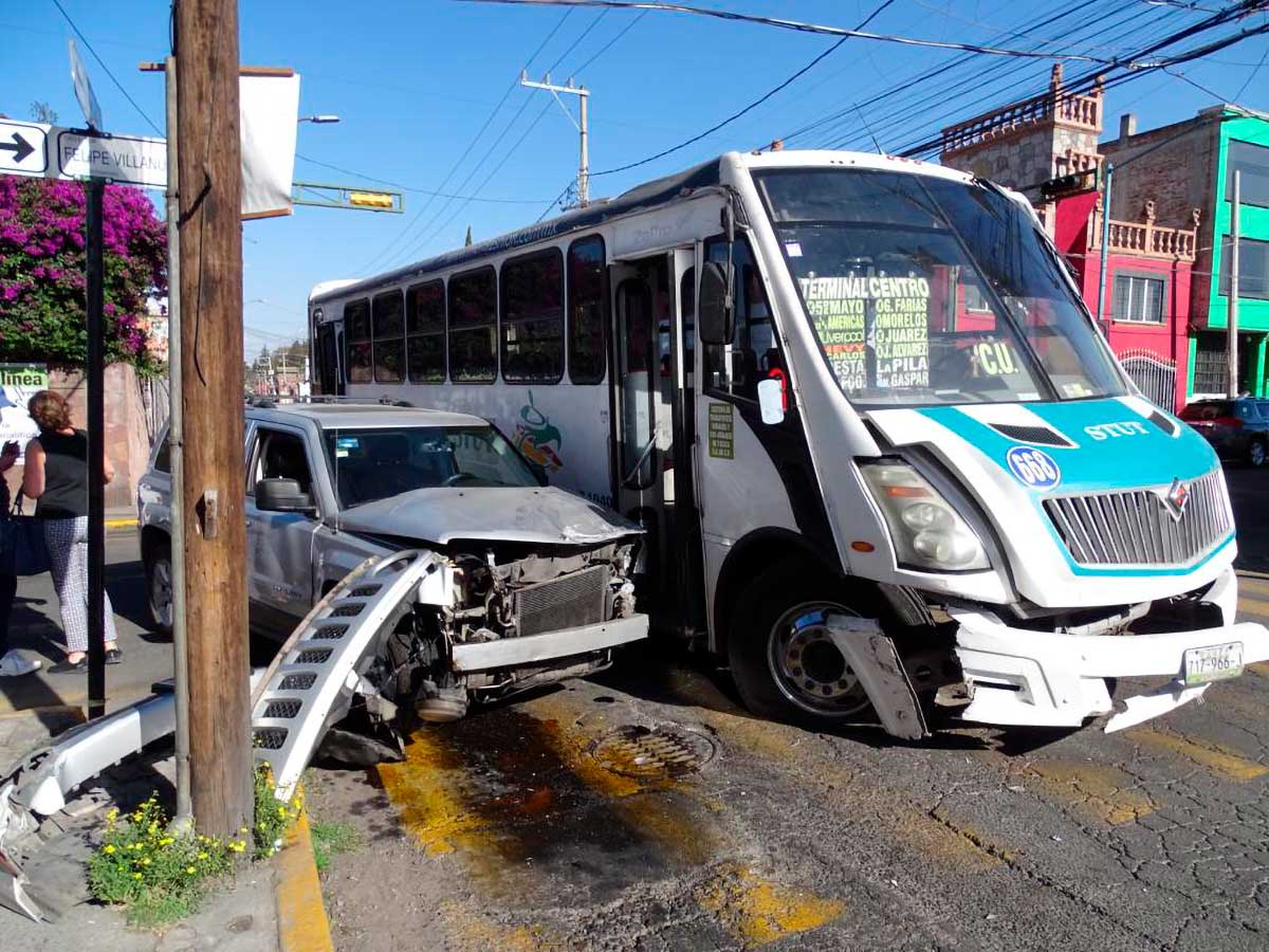 Noticias Toluca: Otro accidente de camiones, ahora por la Bombonera