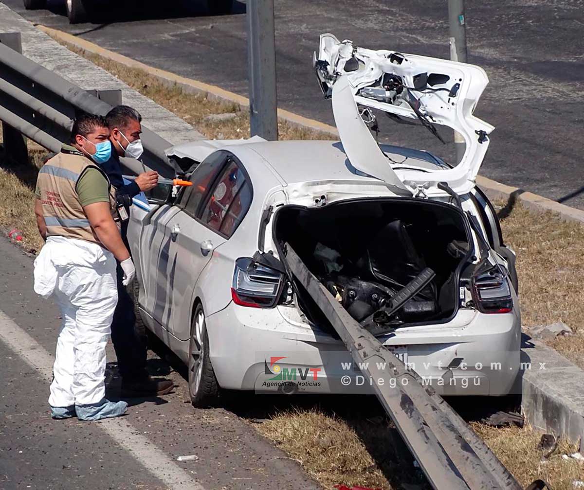 Conductor de BMW choca contra valla de contención en Paseo Tollocan