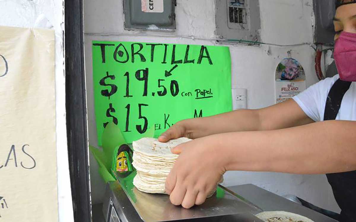 Hasta en 25 pesos se vende el kilo de tortillas en el Valle de Toluca