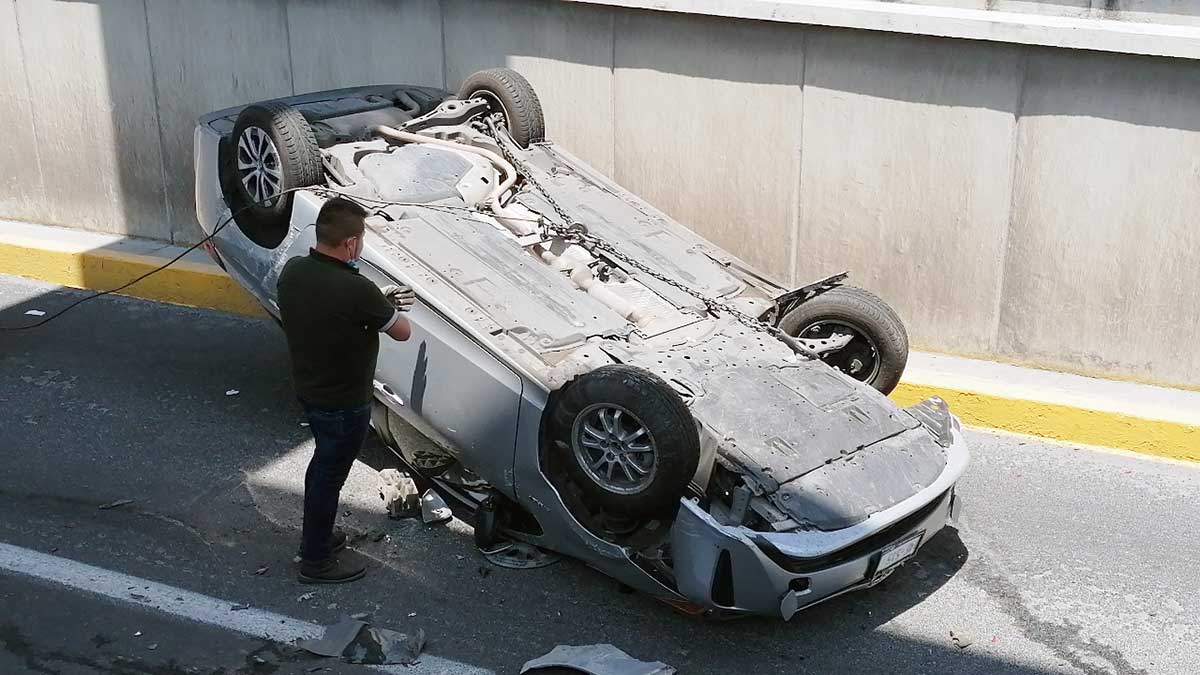 Termina volcado vehículo en Las Torres, grave afectación vehicular