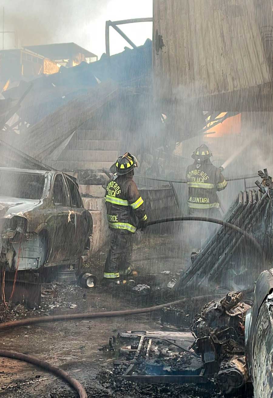 Acudieron bomberos de Toluca y Metepec
