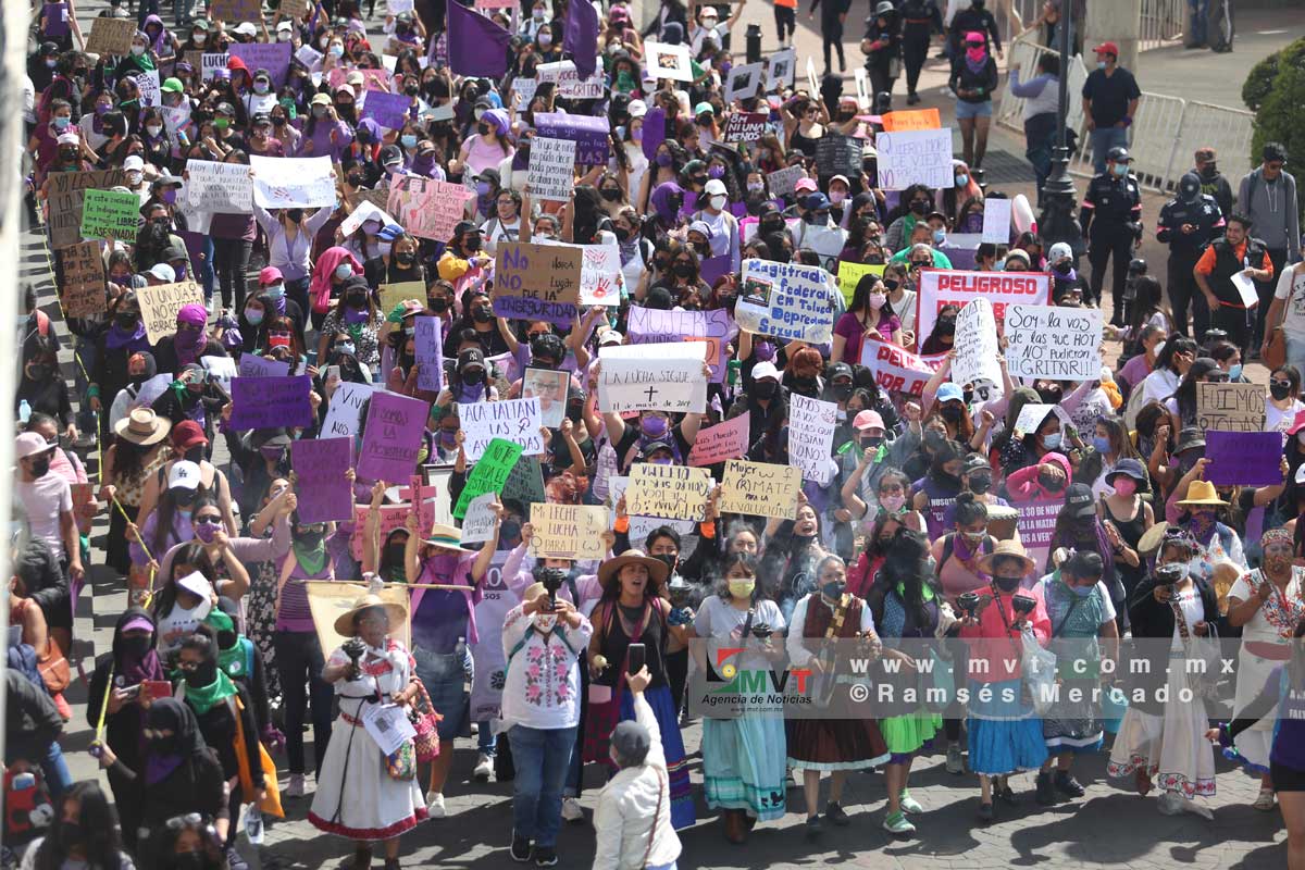 Miles de mujeres marcharon en Toluca para exigir respeto y justicia