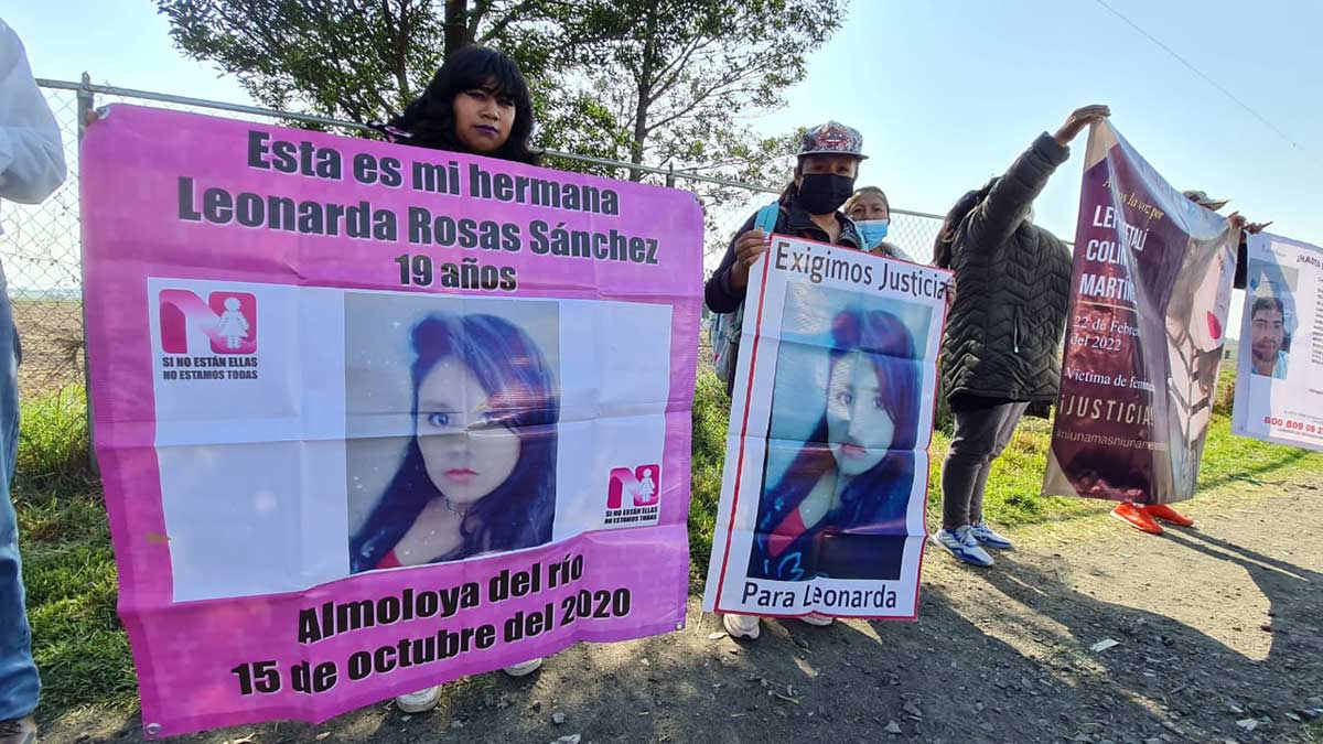 Familiares de víctimas de feminicidio y desaparecidos bloquean carretera