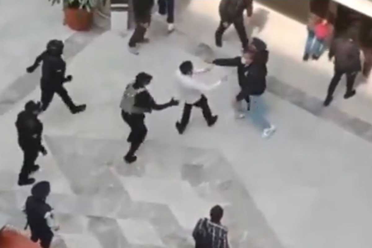 #Video Se registra batalla campal en los juzgados familiares de Toluca