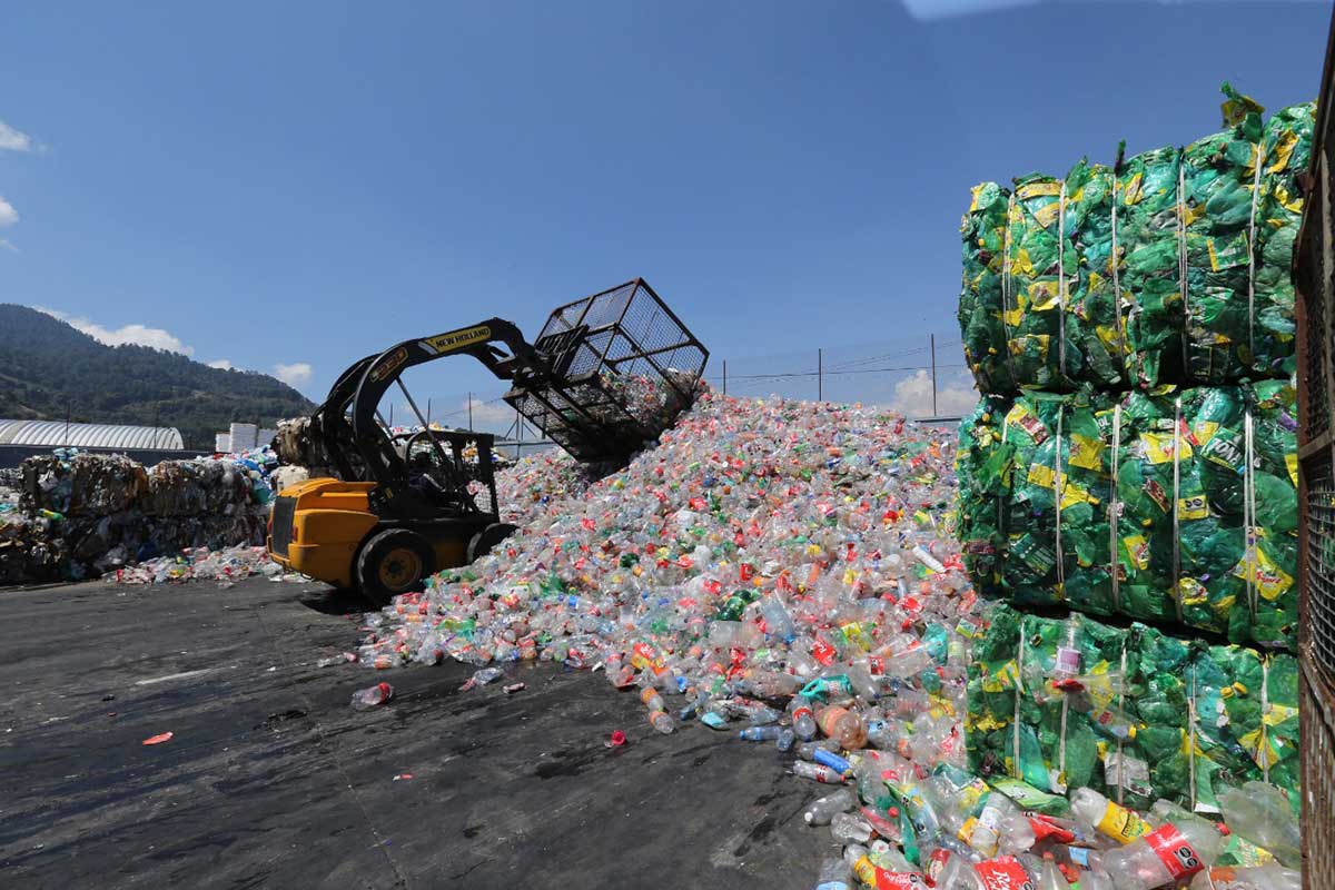 Egresados de UAEMéx consolidan proyecto ambientalista de reciclado