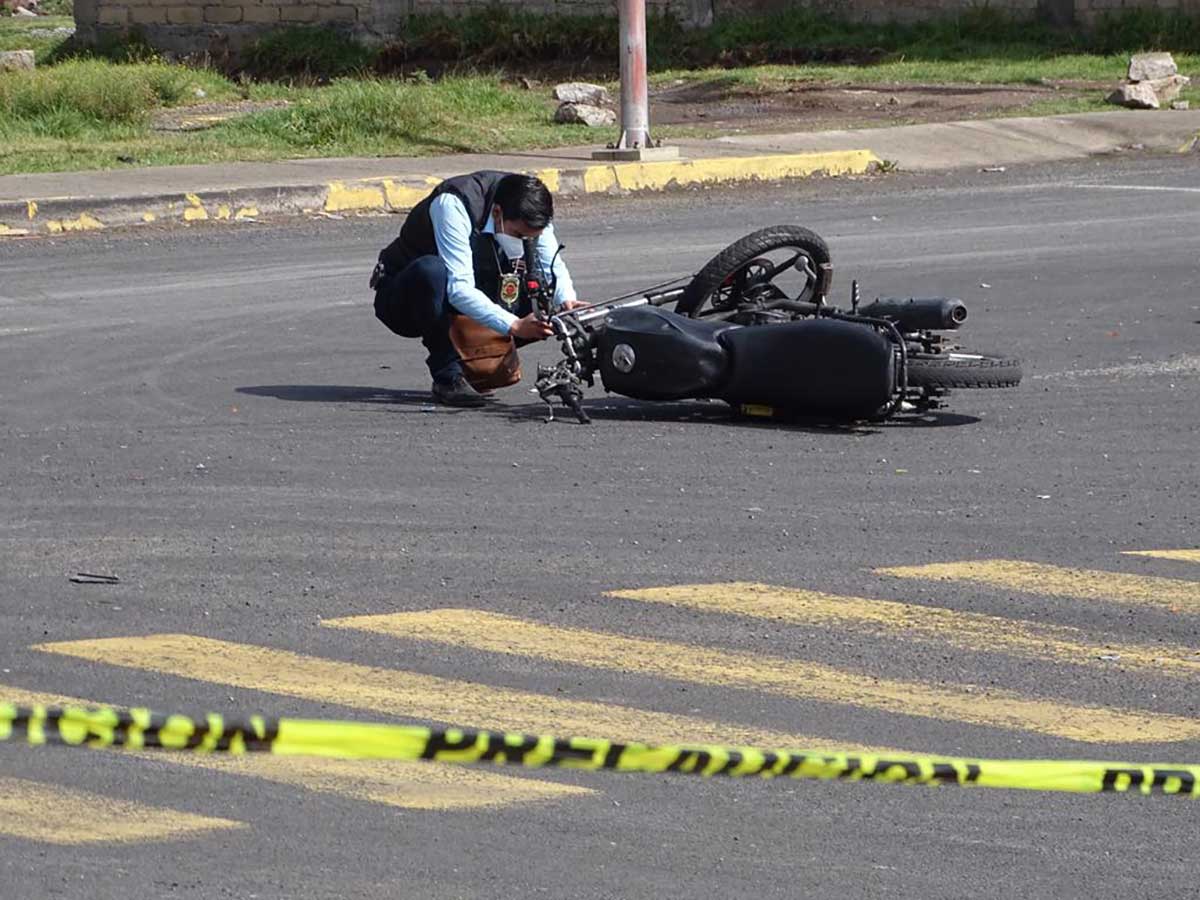 Muere motociclista al ser atropellado en Toluca