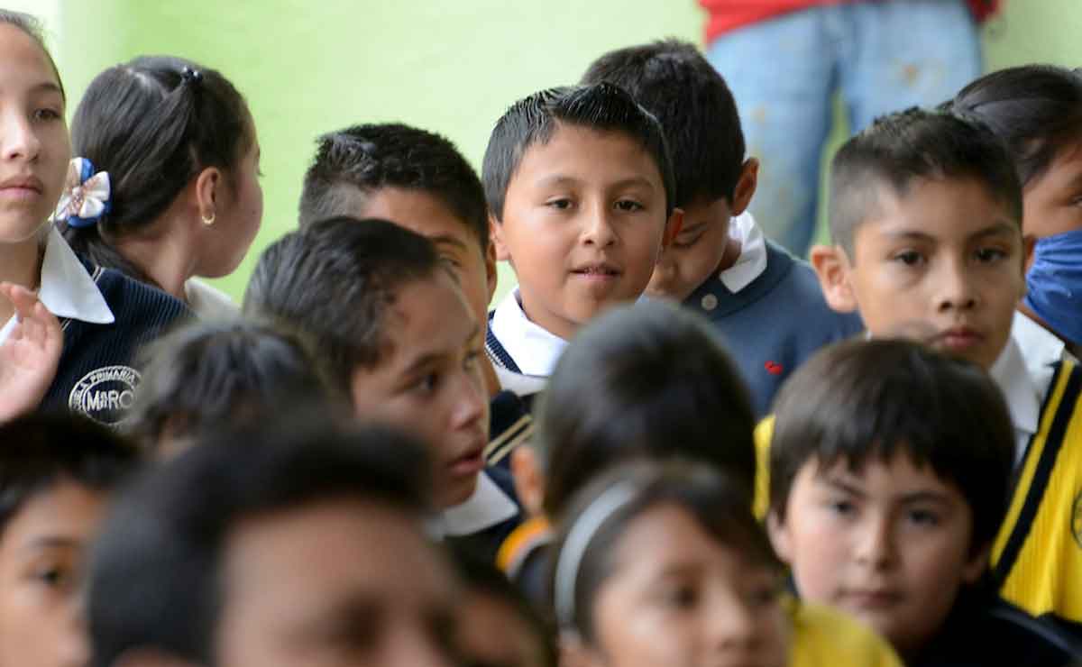 Niños y niñas en escuela pública del Edomex