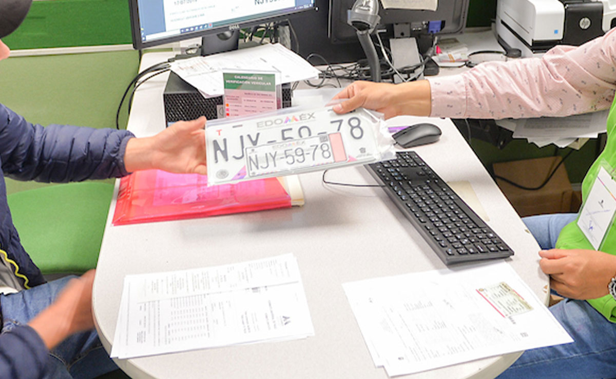 ¿Cómo solicitar la renovación de placas a domicilio en Edomex?