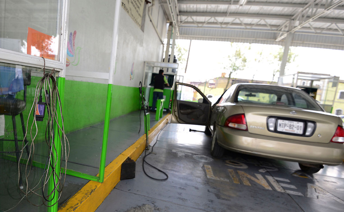 Vehiculo realizando el trámite de la verificación en Edomex