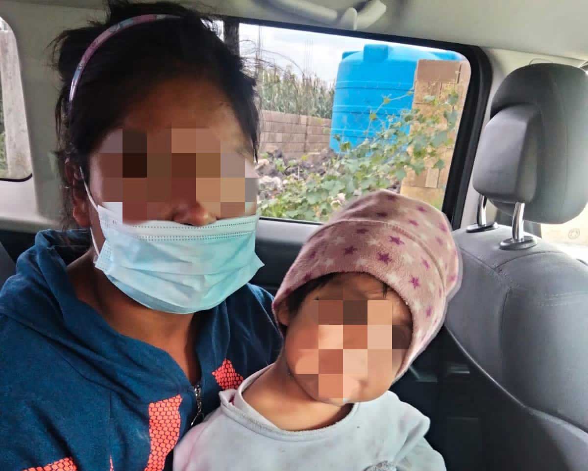 Niña secuestrada es devuelta con su madre