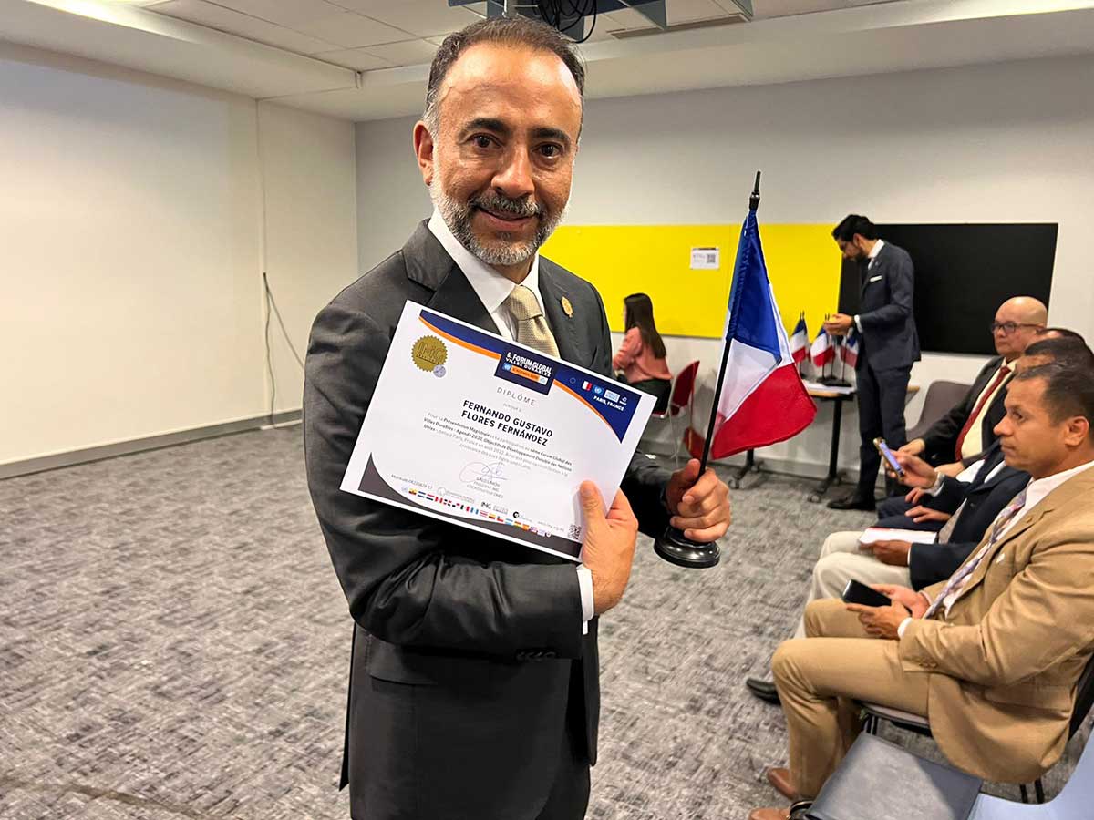 Fernando Flores ya es miembro de Instituto de Mejores Gobernantes