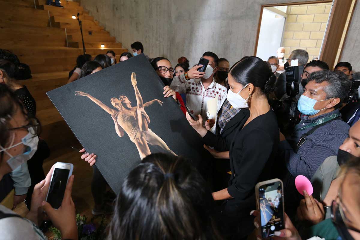 Reconoce UAEMéx trayectoria de la bailarina Elisa Carrillo