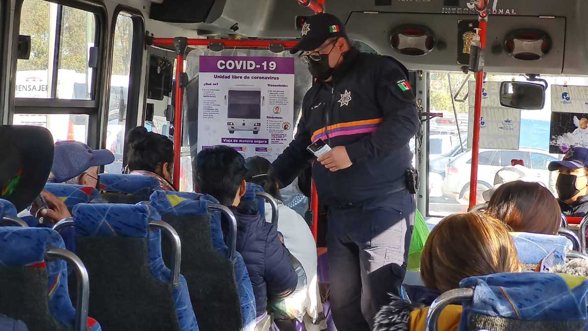 Célula Violenta de la Policía de Toluca vigila a bordo de transporte público
