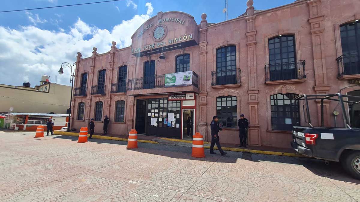 presidencia municipal de San José del Rincón abandonada por la alcaldesa
