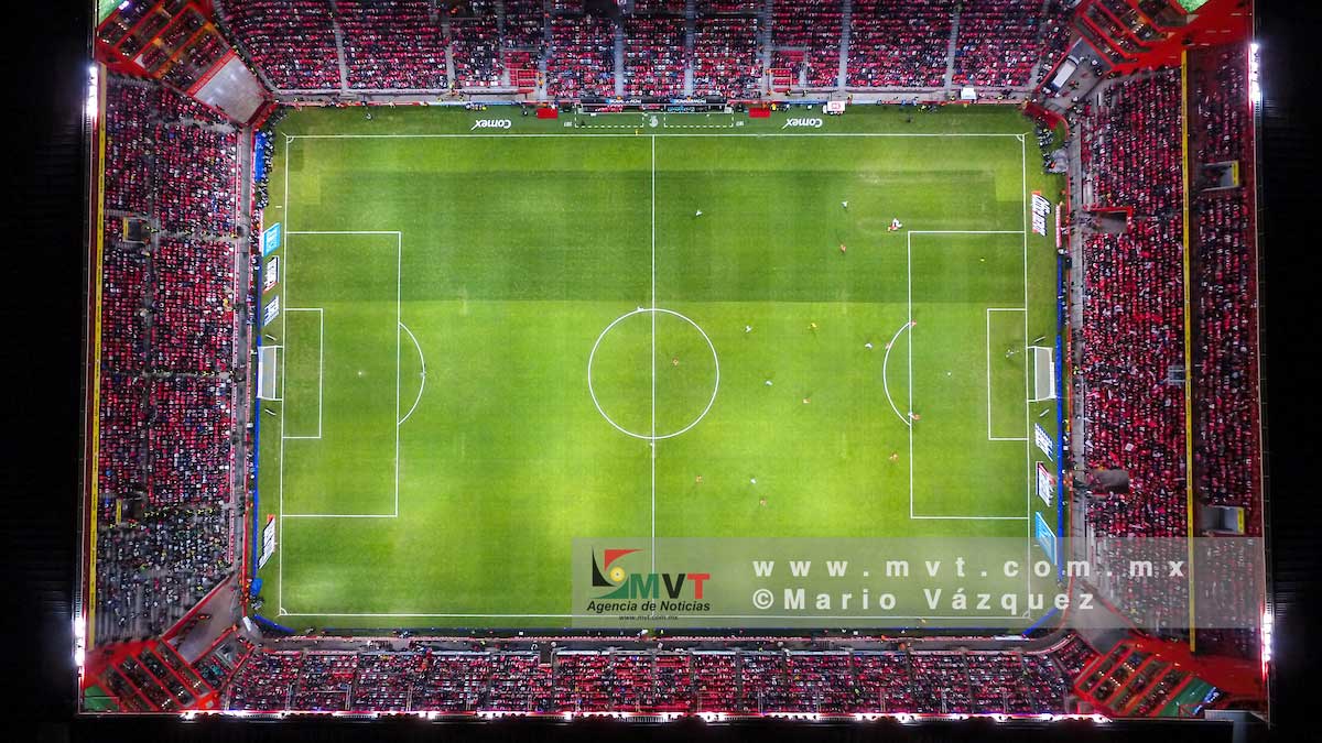 Imagen aérea de la cancha del estadio Nemesio Diez de Toluca 