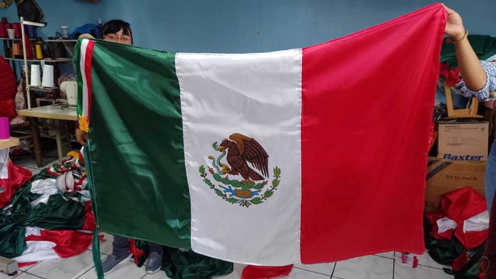 Banderas mexicanas hechas en Toluca ondearán en Qatar. Noticias en tiempo real