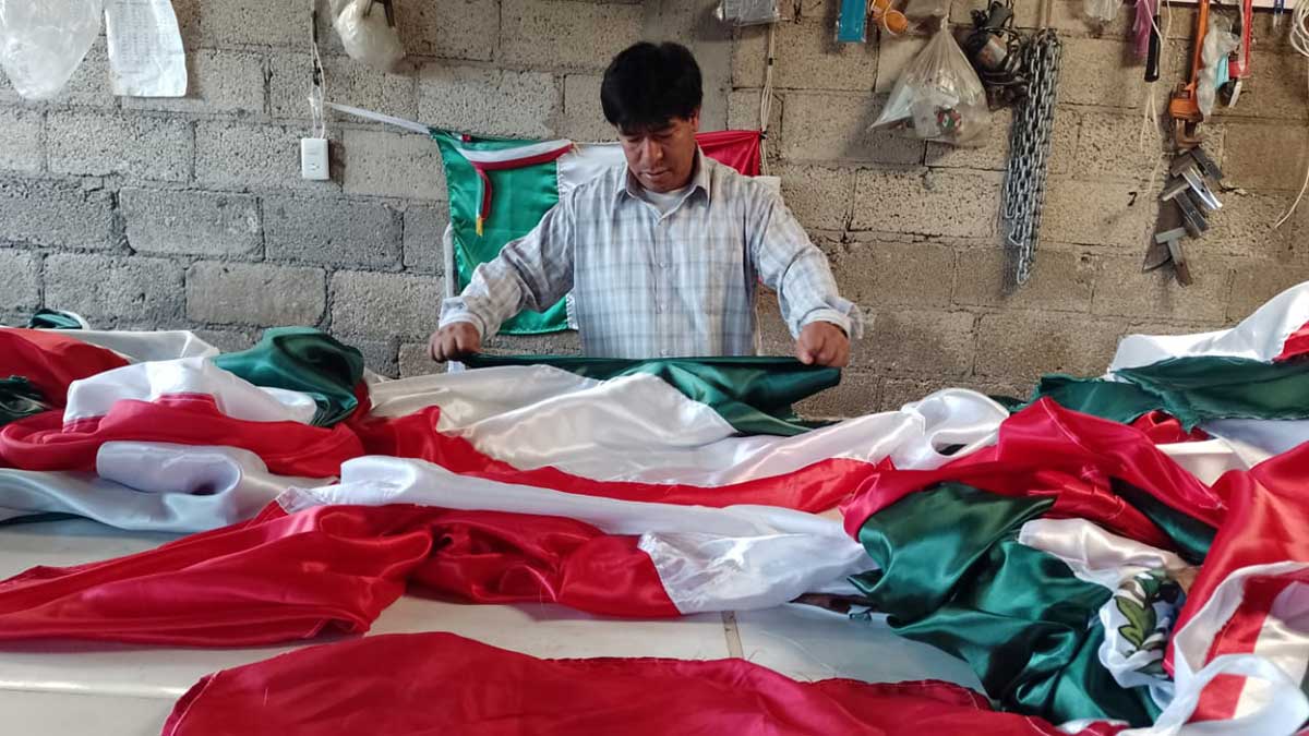 producción de banderas de México