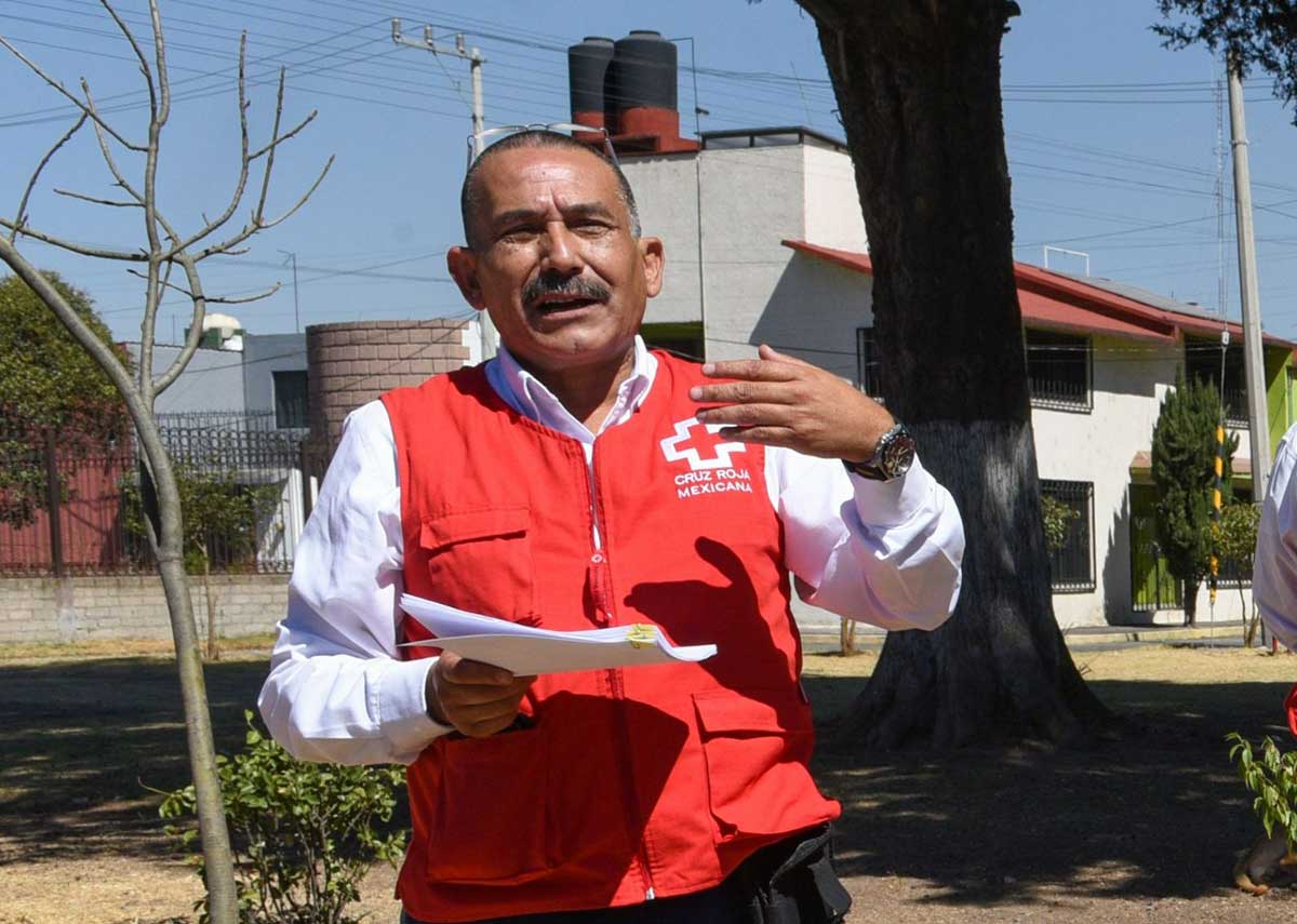 El Coordinador de Socorros de la Cruz Roja Mexicana Delegación Estado de México explicando los peligros de la pirotecnia en estas fiestas patrias