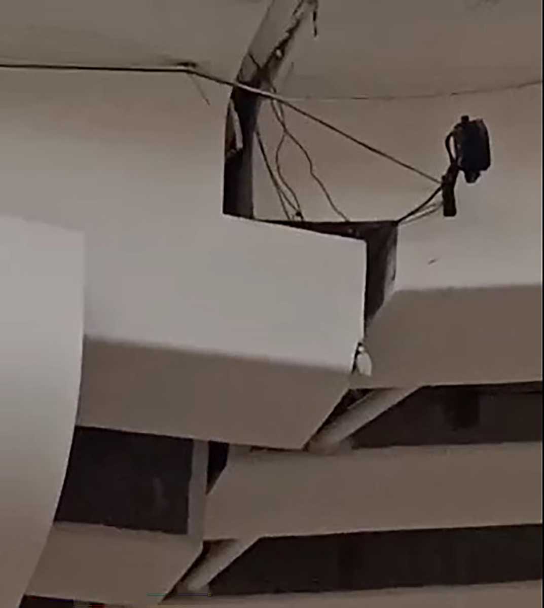 Instruye Romina Contreras cierre de puente vehicular por fractura