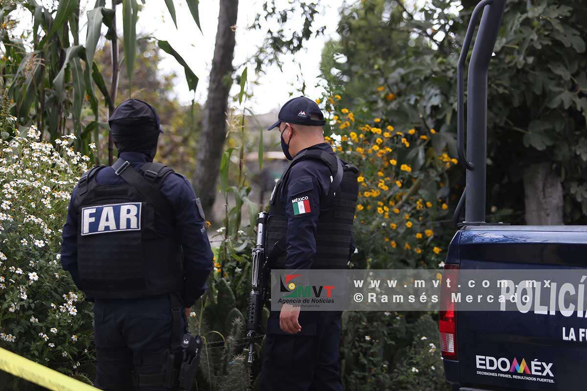 Localizan fosa clandestina en Toluca; van dos cuerpos recuperados