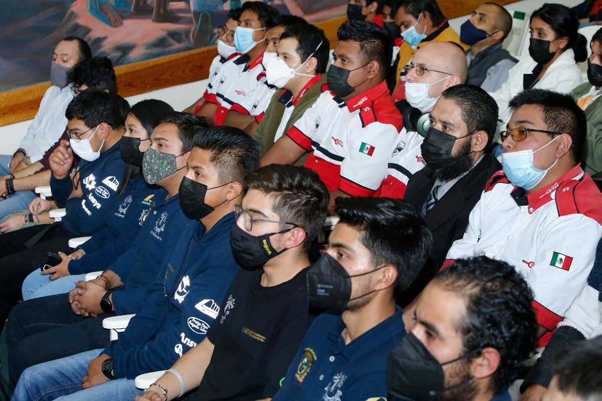 Estudiantes de la Facultad de Ingeniería de la UAEMéx 